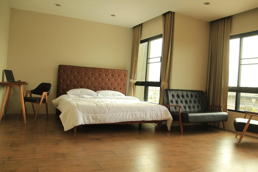 The Residence Thepkanjana Ban Khlong Krathum Baen Экстерьер фото