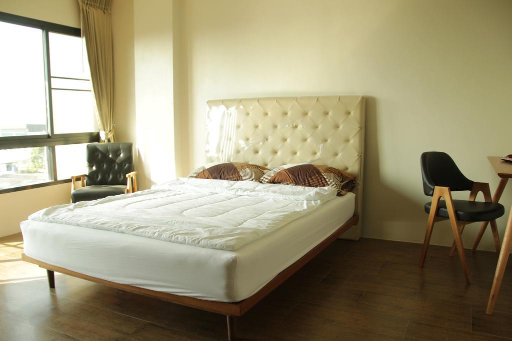 The Residence Thepkanjana Ban Khlong Krathum Baen Экстерьер фото